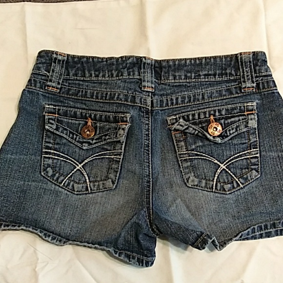 Shorts - Picture 2 of 4